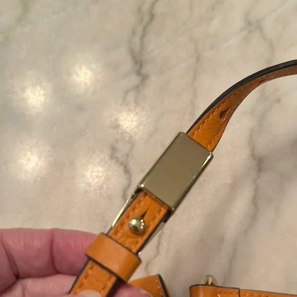 Adorable G.I.L.I. Elegant Burnt Orange and Cream Linen Cross Body Bag - Picture 8 of 8